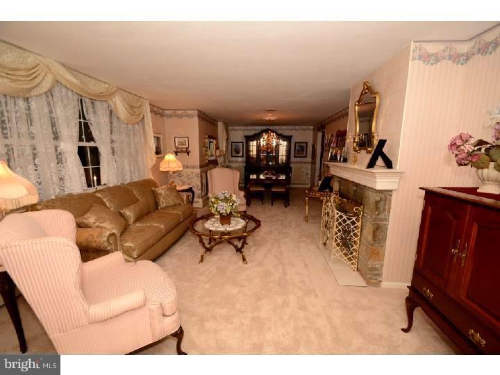 320 Byberry Road Huntingdon Valley, PA 19006 - Photo 4 of 25 Living Room