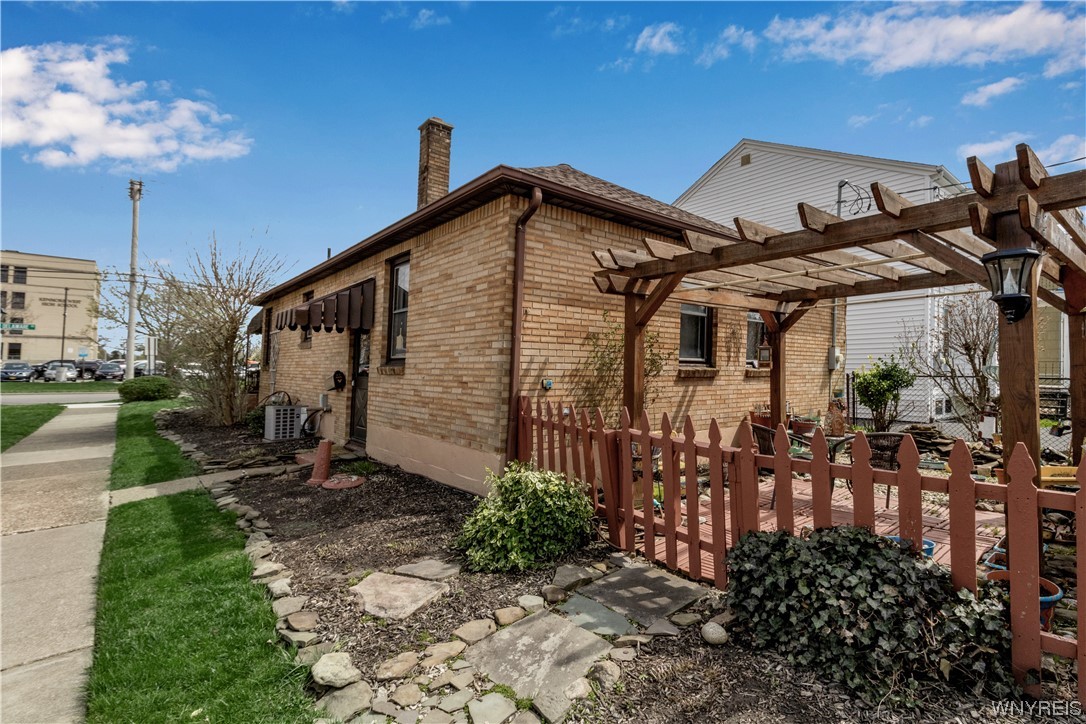 406 Delaware Road Tonawanda Town, NY 14217 - Photo 5 of 42