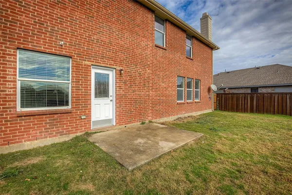 a view of a house with backyard and deck
