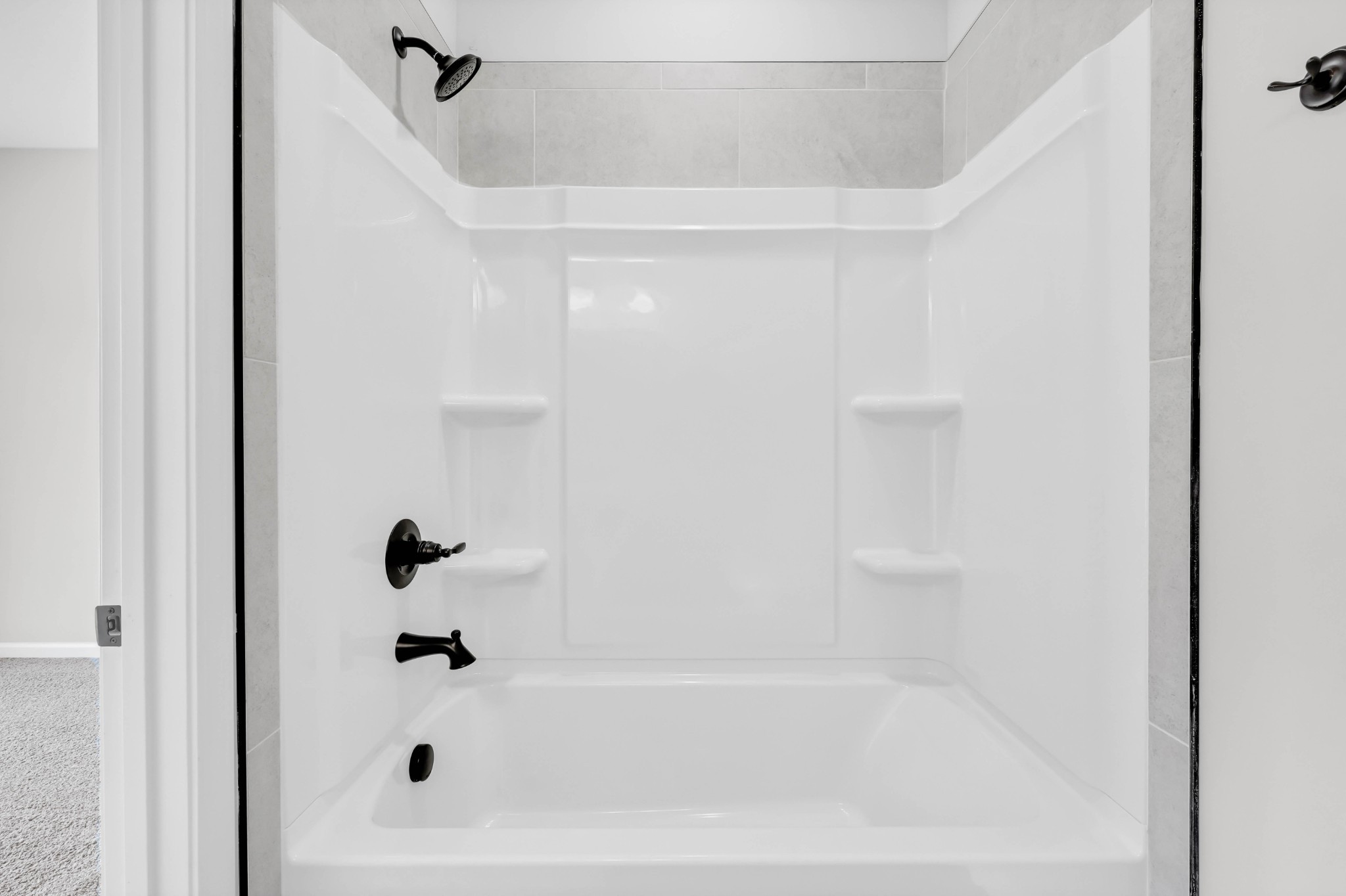 2395 Pea Ridge Road Clarksville, TN 37040 - Photo 31 of 36 a bathroom with a bathtub
