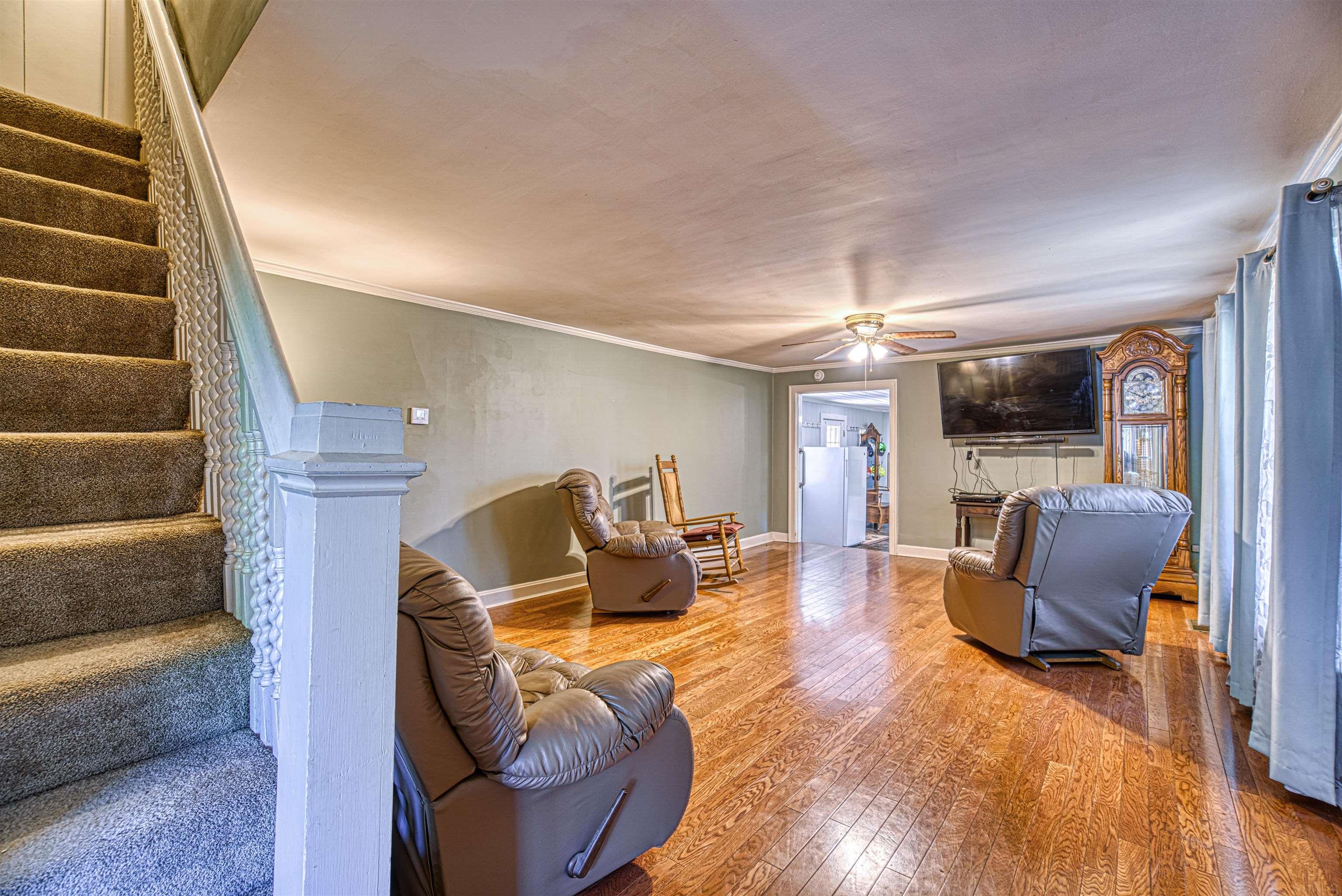 901 Lower New Harmony Road Mount Vernon, IN 47620 - Photo 5 of 36