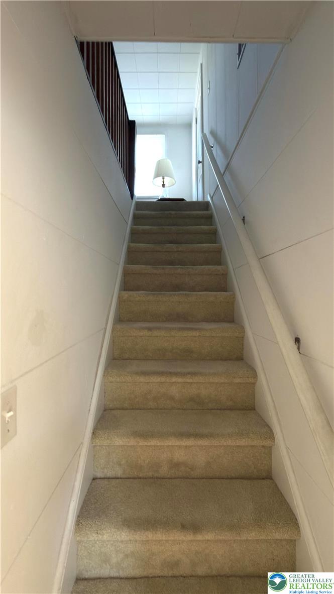 462 Maple Road Hellertown, PA 18055 - Photo 16 of 25 a view of entryway