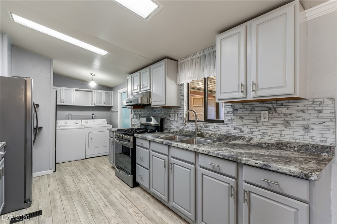 1611 Esquina Street Laughlin, NV 89029 - Photo 8 of 29