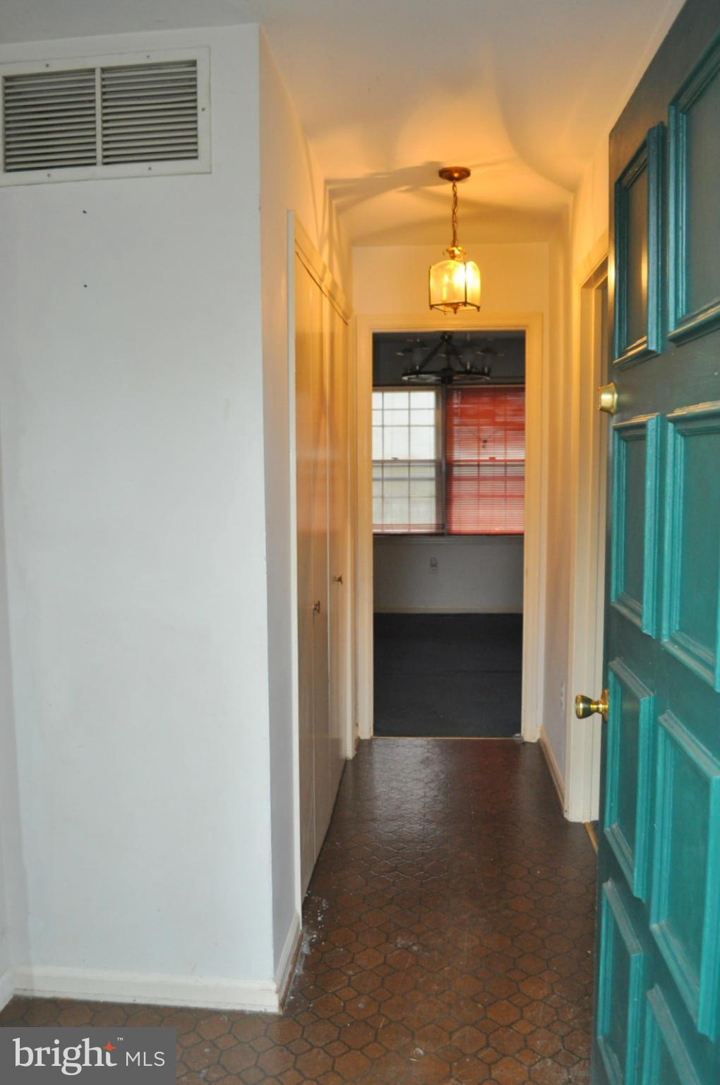 7502 Arden Road Cabin John, MD 20818 - Photo 5 of 30 Entrance / Foyer