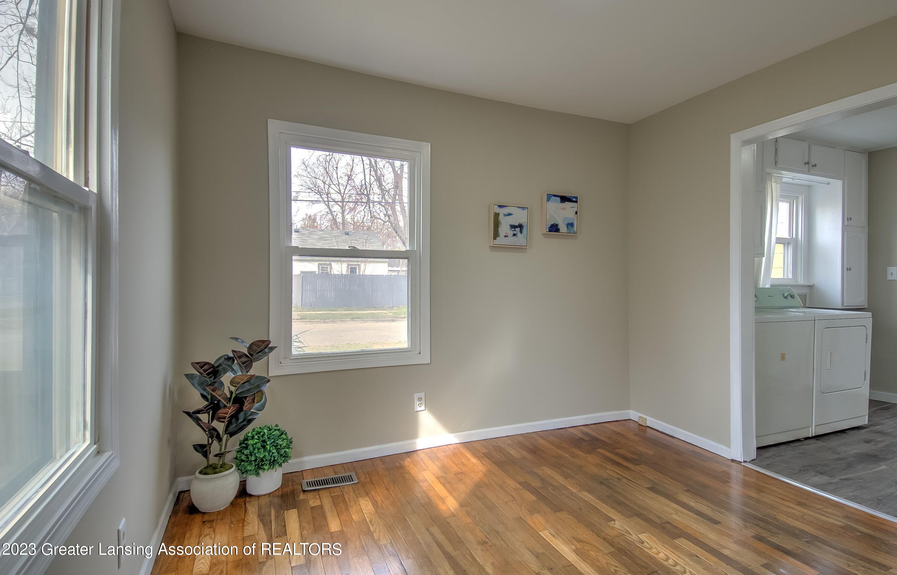 3001 Ingham Street Lansing, MI 48911 - Photo 15 of 27 Dining