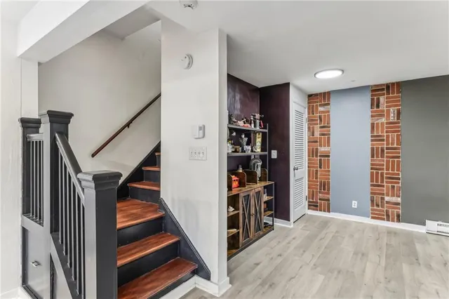 a view of an entryway with workspace