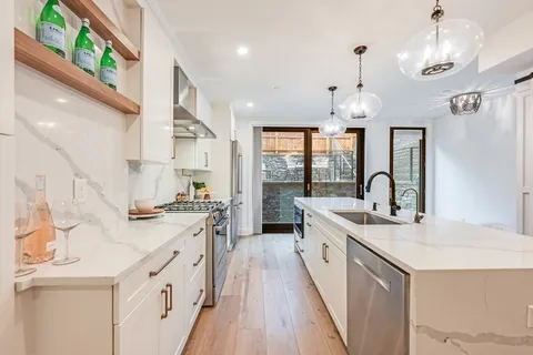 $999,000 | 776 East 6th Street, Unit 1, Boston, MA 02127