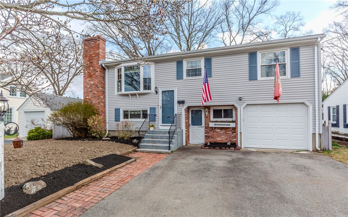 185 Parkside Avenue Pawtucket, RI 02861 - Photo 1 of 31 Exterior front