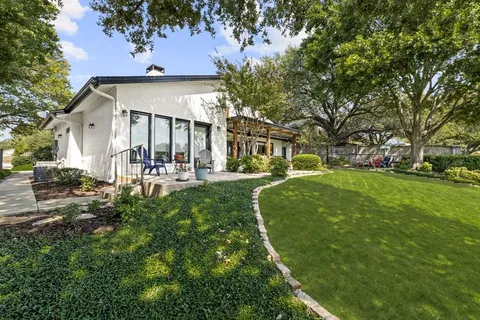 a view of a house with a backyard