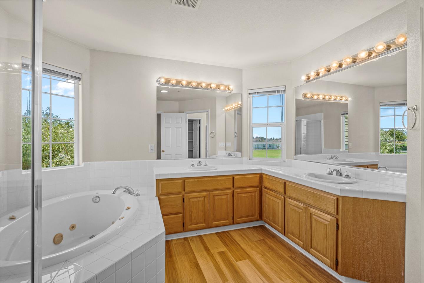 215 Montclair Lane Salinas, CA 93906 - Photo 21 of 40 a bathroom with a tub a sink and a large mirror