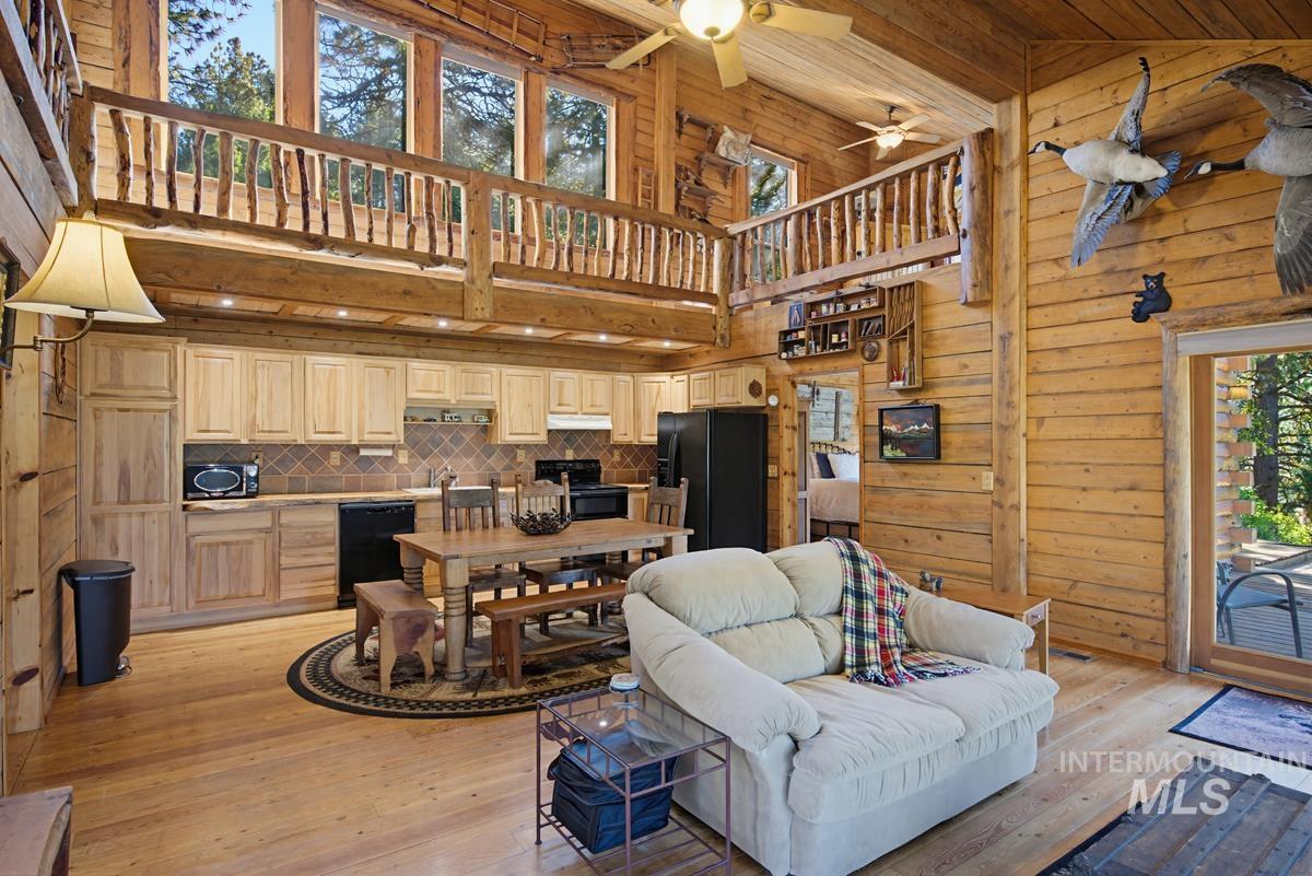 461 Hilltop Road Cascade, ID 83611 - Photo 8 of 40