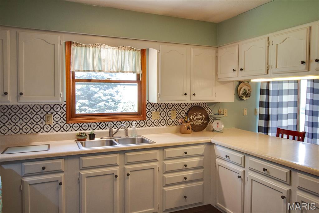 1217 West County Road Jerseyville, IL 62052 - Photo 9 of 35