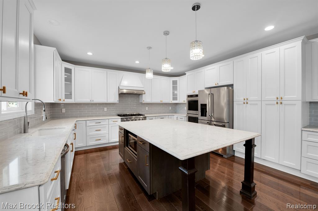 8330 Cooley Lake Road Commerce Township, MI 48382 - Photo 11 of 56 Gallery Image 11