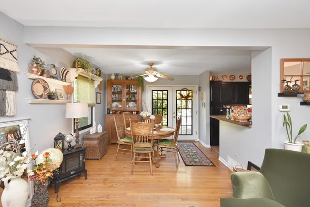 $375,000 | 916 Lacey Avenue, Lisle, IL 60532