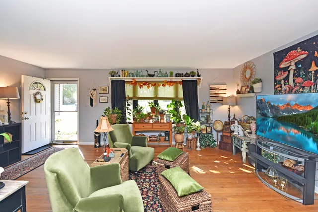 $375,000 | 916 Lacey Avenue, Lisle, IL 60532