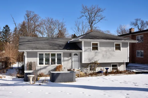 $360,000 | 916 Lacey Avenue, Lisle, IL 60532