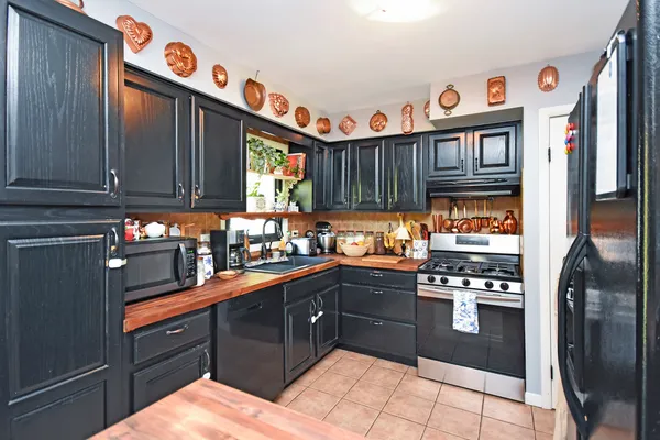 $360,000 | 916 Lacey Avenue, Lisle, IL 60532