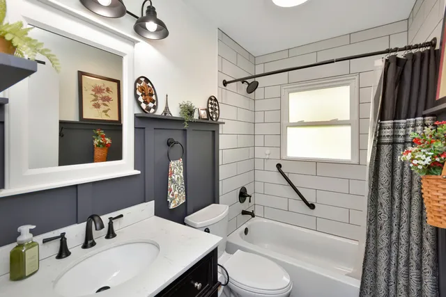 $375,000 | 916 Lacey Avenue, Lisle, IL 60532