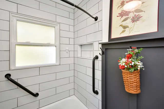 $375,000 | 916 Lacey Avenue, Lisle, IL 60532