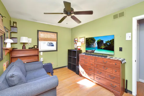 $360,000 | 916 Lacey Avenue, Lisle, IL 60532