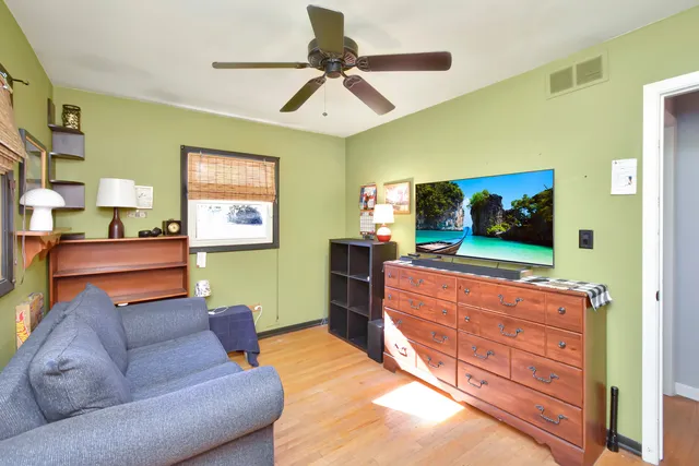 $375,000 | 916 Lacey Avenue, Lisle, IL 60532