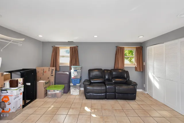 $375,000 | 916 Lacey Avenue, Lisle, IL 60532