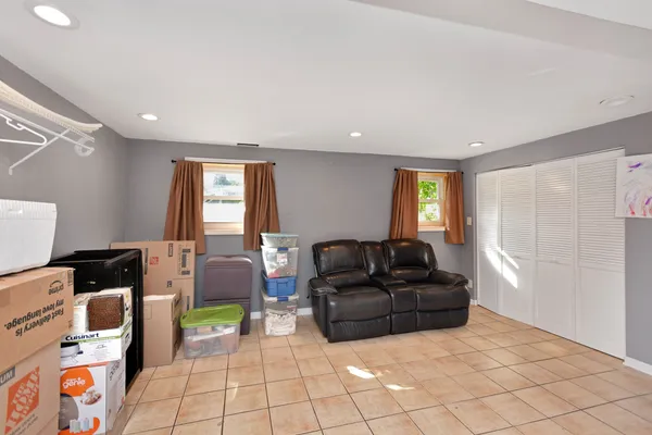 $360,000 | 916 Lacey Avenue, Lisle, IL 60532