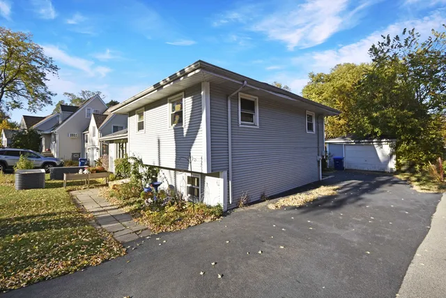 $375,000 | 916 Lacey Avenue, Lisle, IL 60532