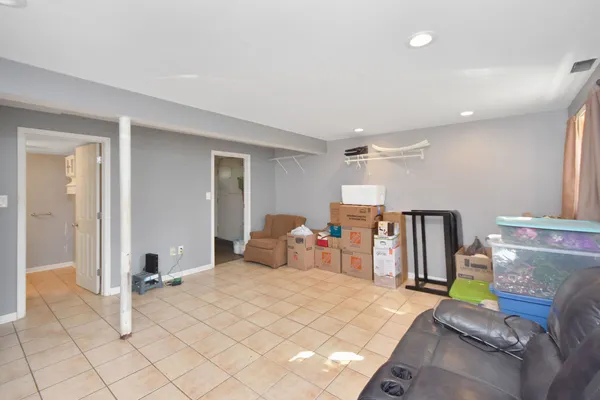 $360,000 | 916 Lacey Avenue, Lisle, IL 60532