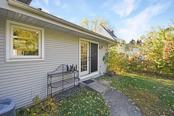 $360,000 | 916 Lacey Avenue, Lisle, IL 60532
