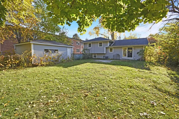 $360,000 | 916 Lacey Avenue, Lisle, IL 60532