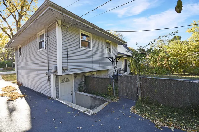 $375,000 | 916 Lacey Avenue, Lisle, IL 60532