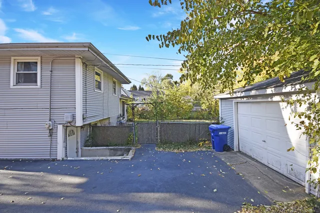 $375,000 | 916 Lacey Avenue, Lisle, IL 60532