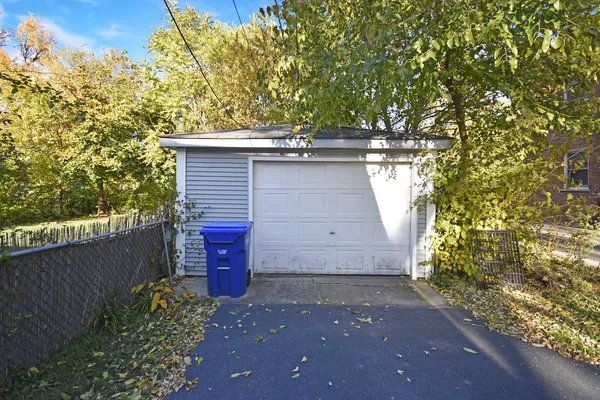 $360,000 | 916 Lacey Avenue, Lisle, IL 60532