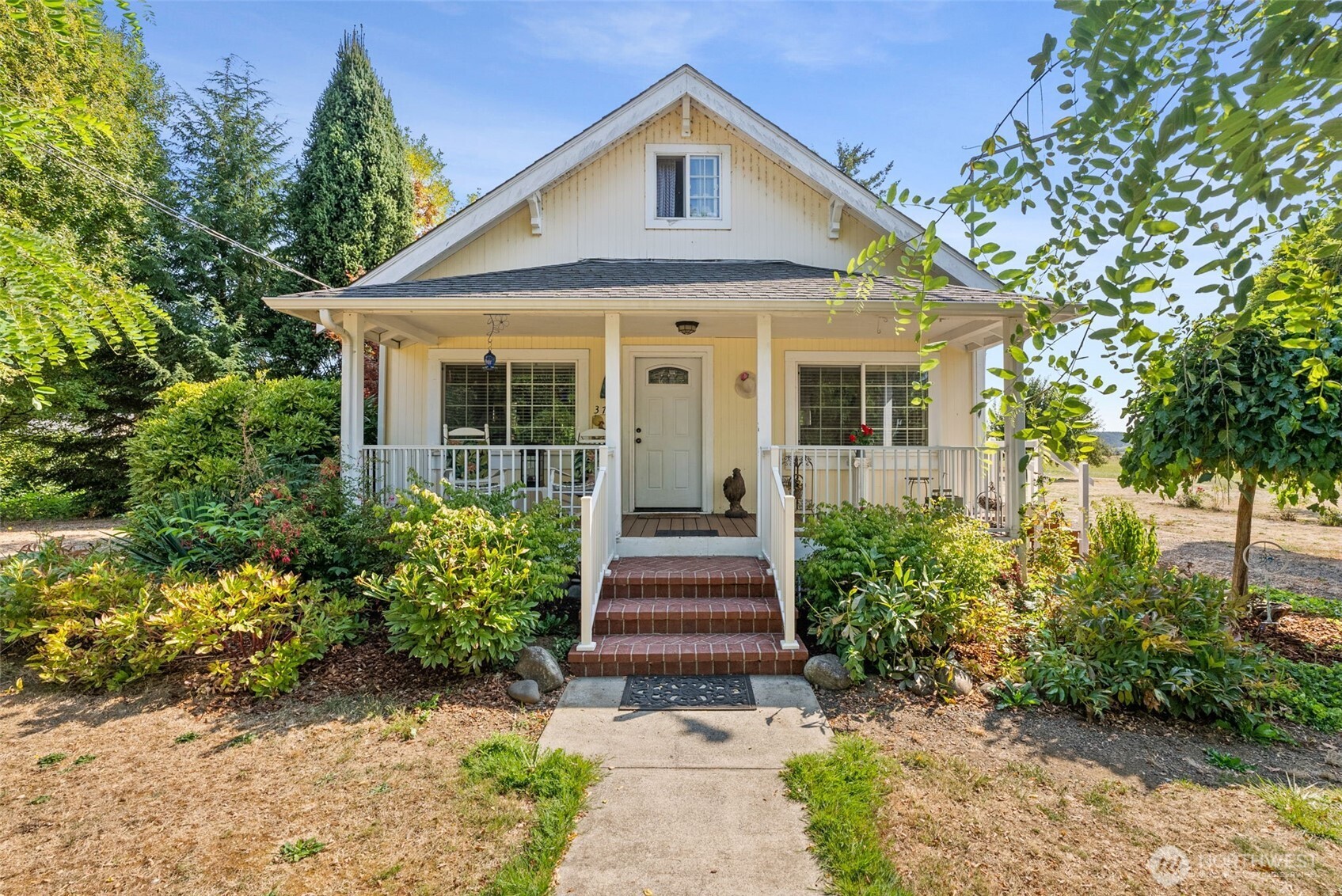 379 Twin Oaks Road Chehalis, WA 98532 - Photo 2 of 30 a front view of a house with a yard