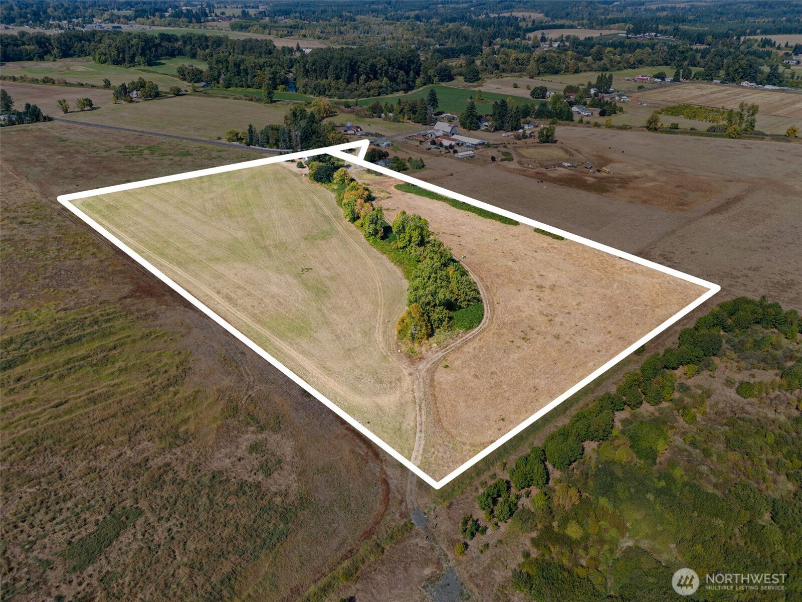 379 Twin Oaks Road Chehalis, WA 98532 - Photo 22 of 30 a view of a swimming pool with lawn chairs and plants