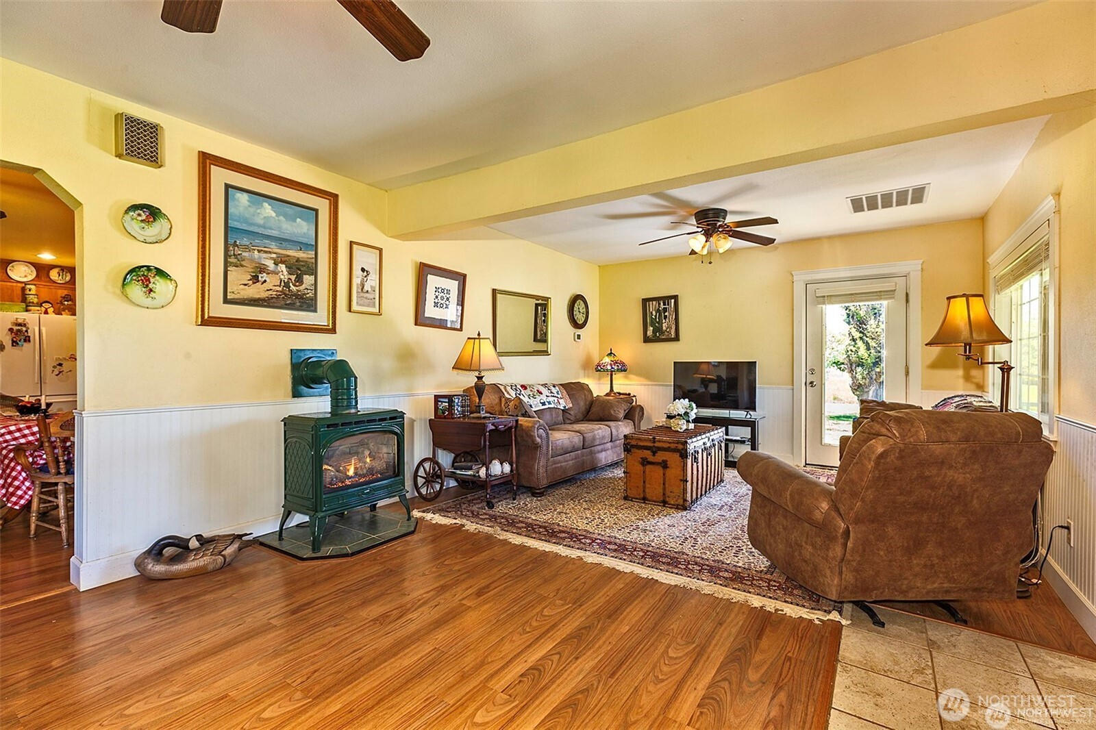 379 Twin Oaks Road Chehalis, WA 98532 - Photo 6 of 30 a living room with furniture and a flat screen tv