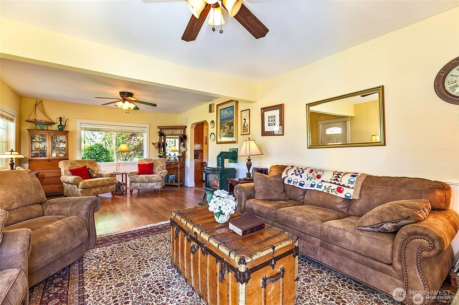 379 Twin Oaks Road Chehalis, WA 98532 - Photo 7 of 30 a living room with furniture and a large window