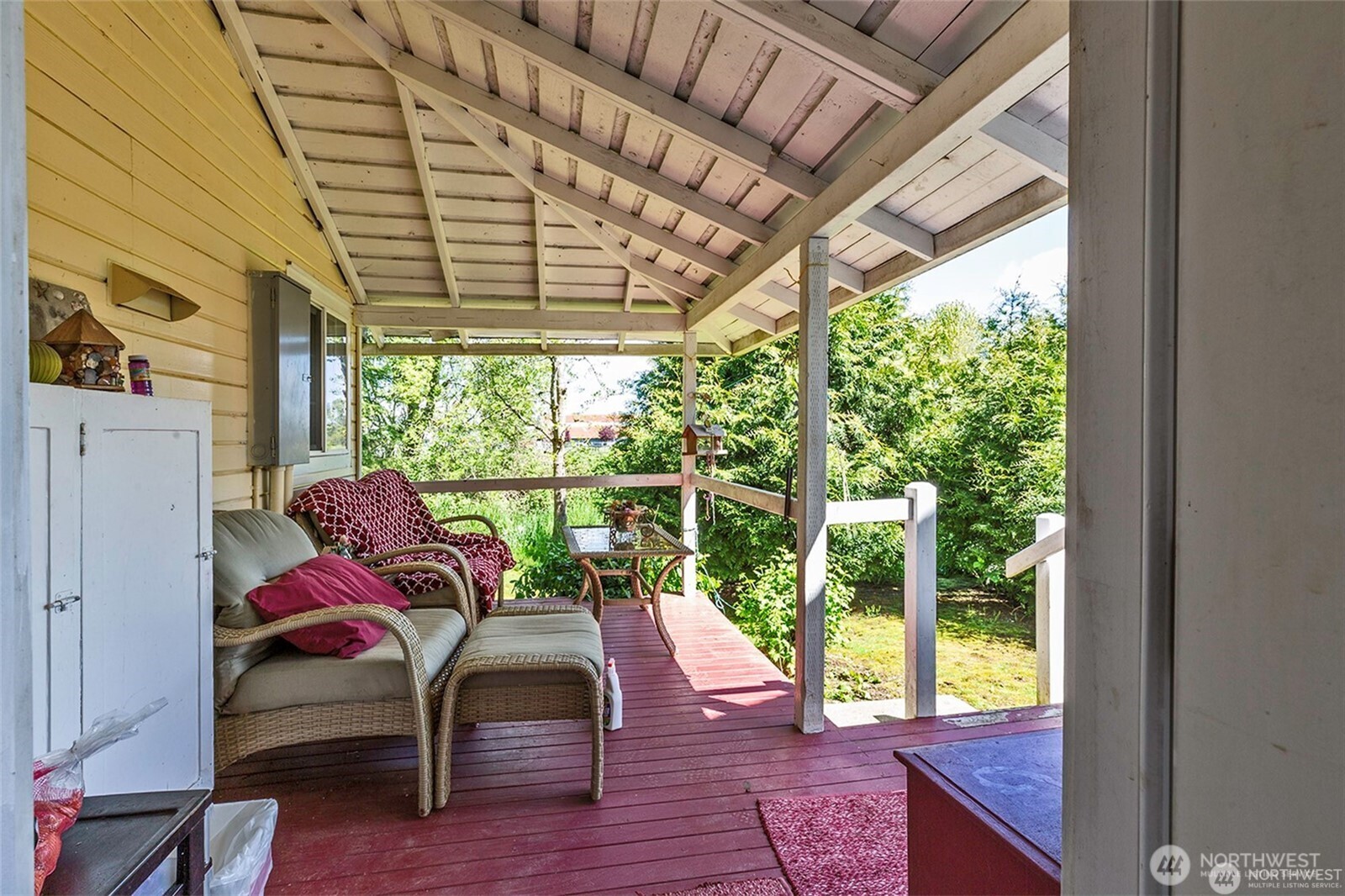 379 Twin Oaks Road Chehalis, WA 98532 - Photo 10 of 30 a living room with furniture and a window