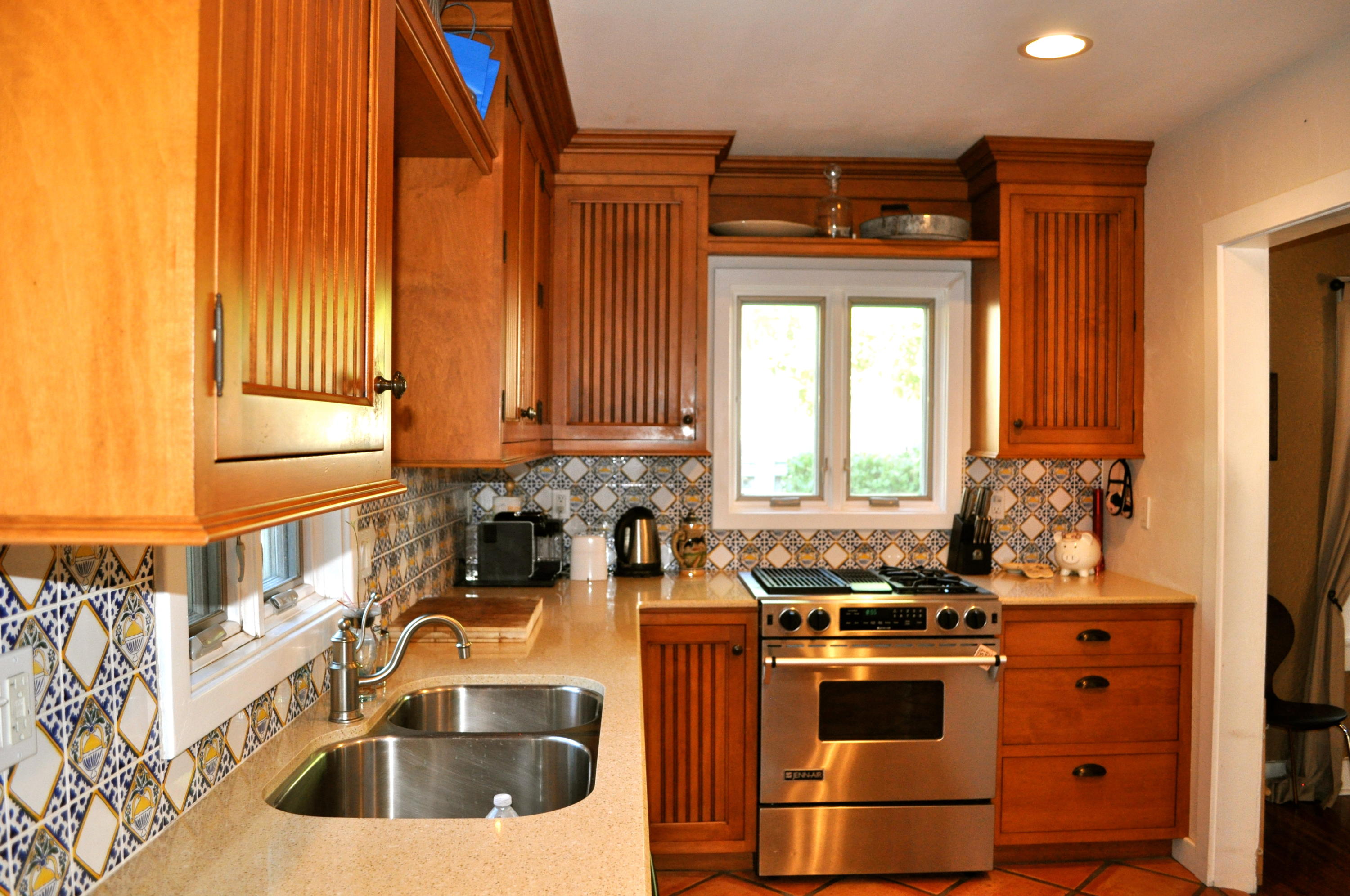 348 Plymouth Road West Palm Beach, FL 33405 - Photo 15 of 36 Kitchen with Gas Stove