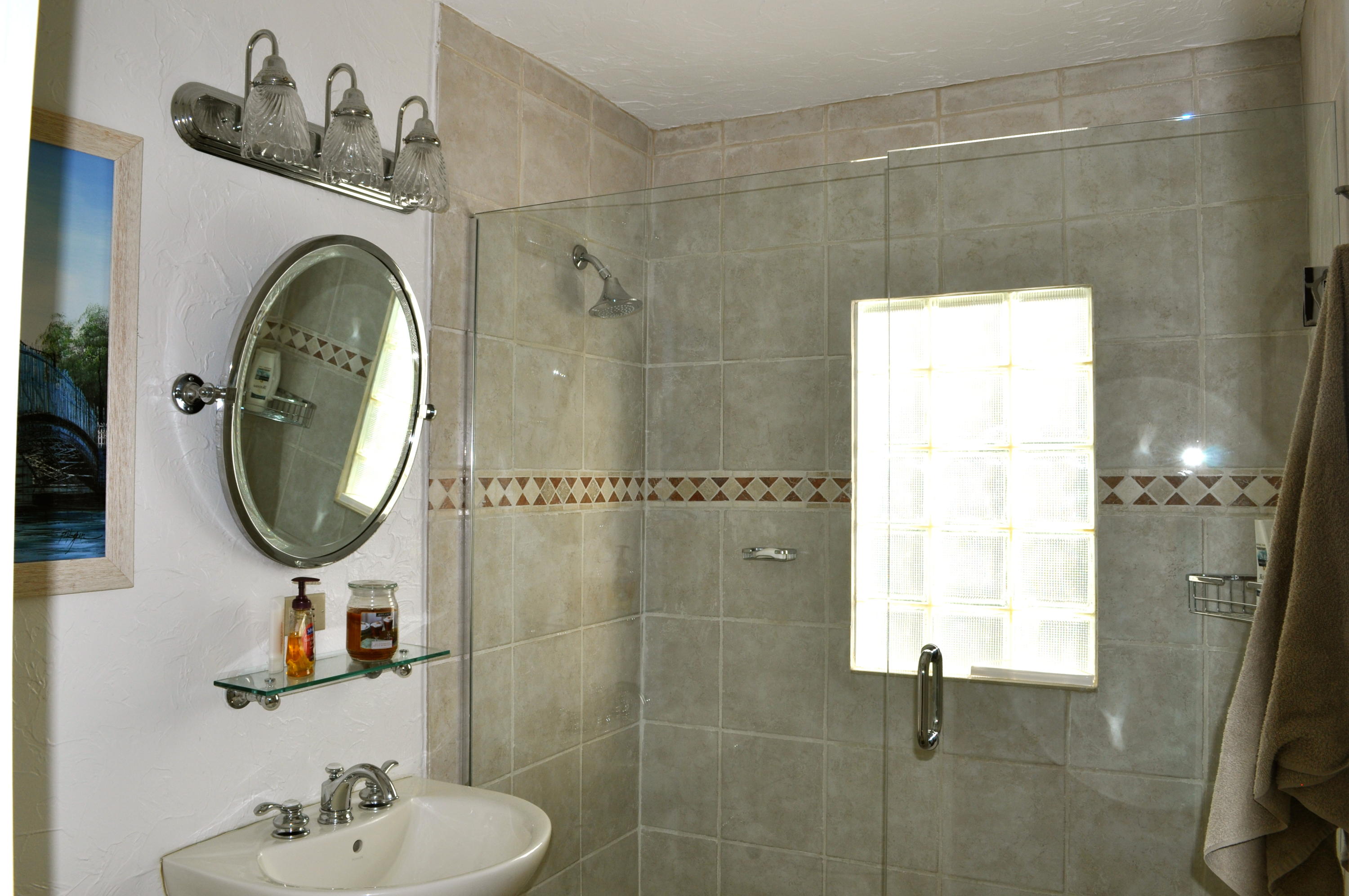 348 Plymouth Road West Palm Beach, FL 33405 - Photo 22 of 36 Guest Bathroom