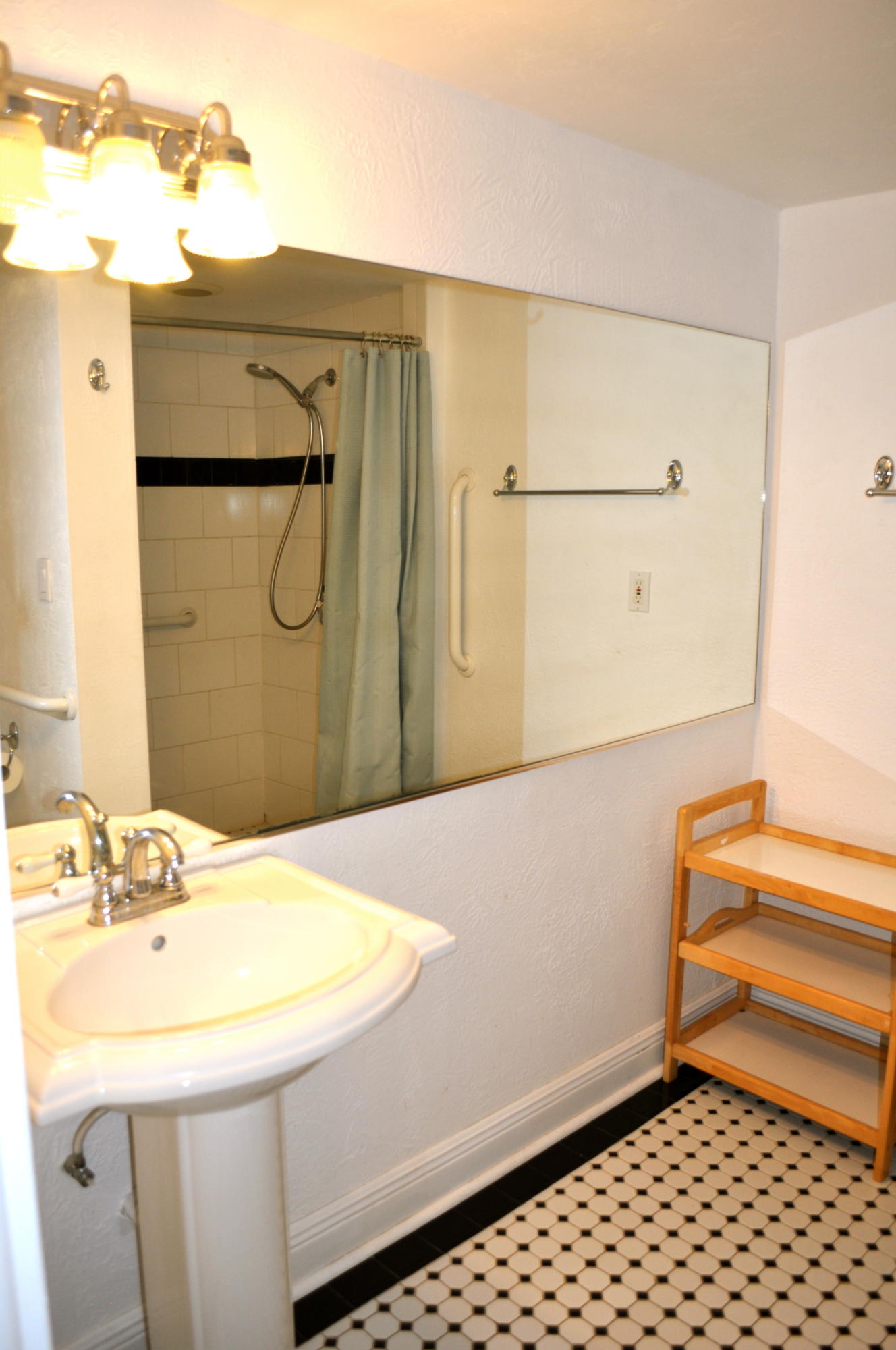 348 Plymouth Road West Palm Beach, FL 33405 - Photo 34 of 36 Guest Cottage Bathroom