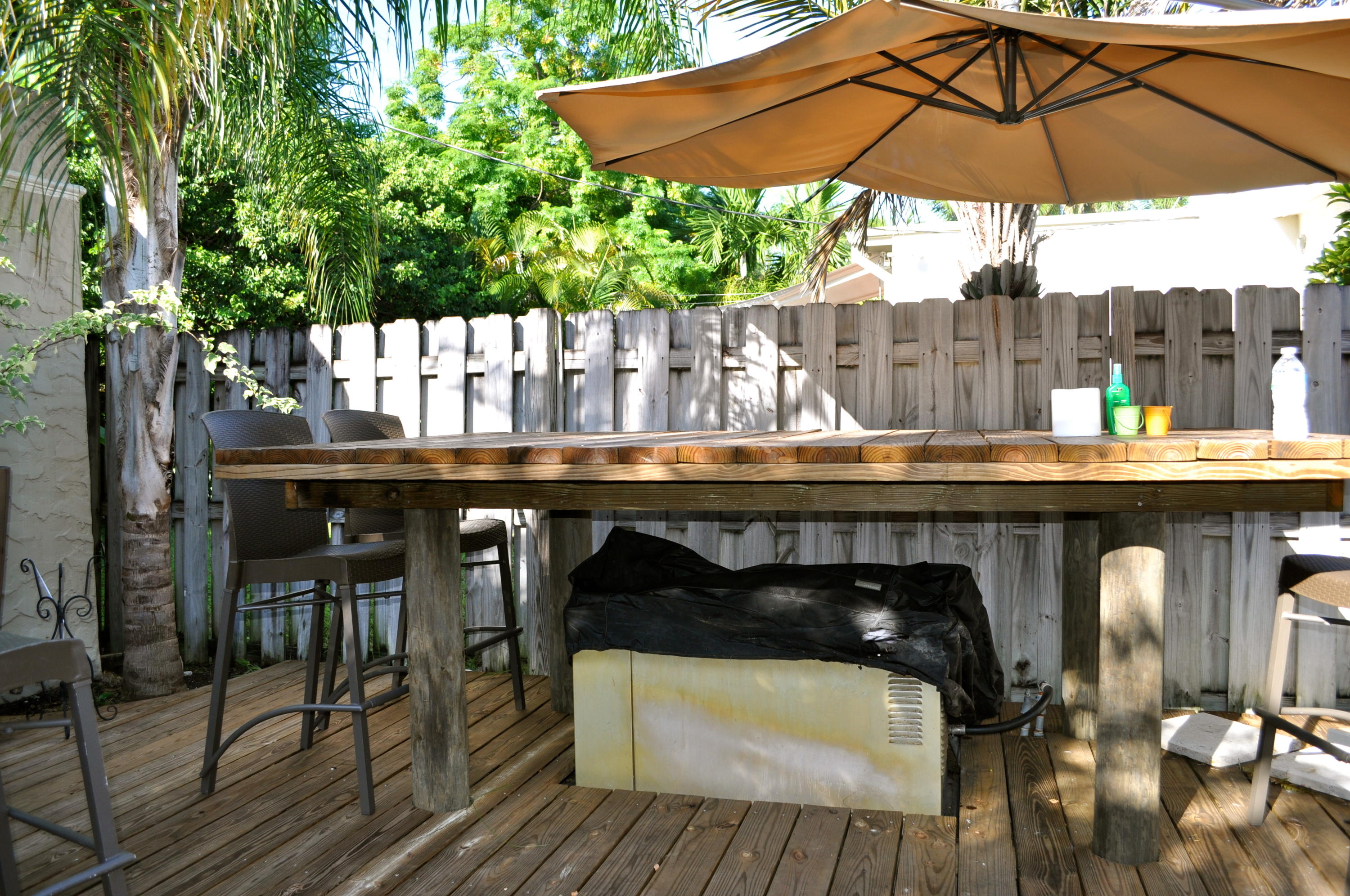 348 Plymouth Road West Palm Beach, FL 33405 - Photo 36 of 36 Table and Generator