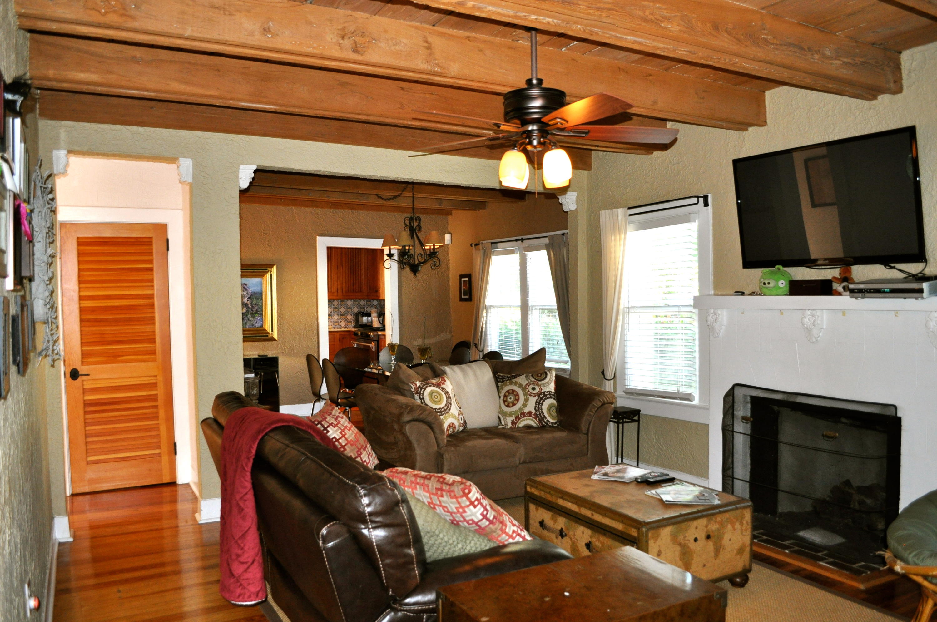 348 Plymouth Road West Palm Beach, FL 33405 - Photo 7 of 36 Living Room