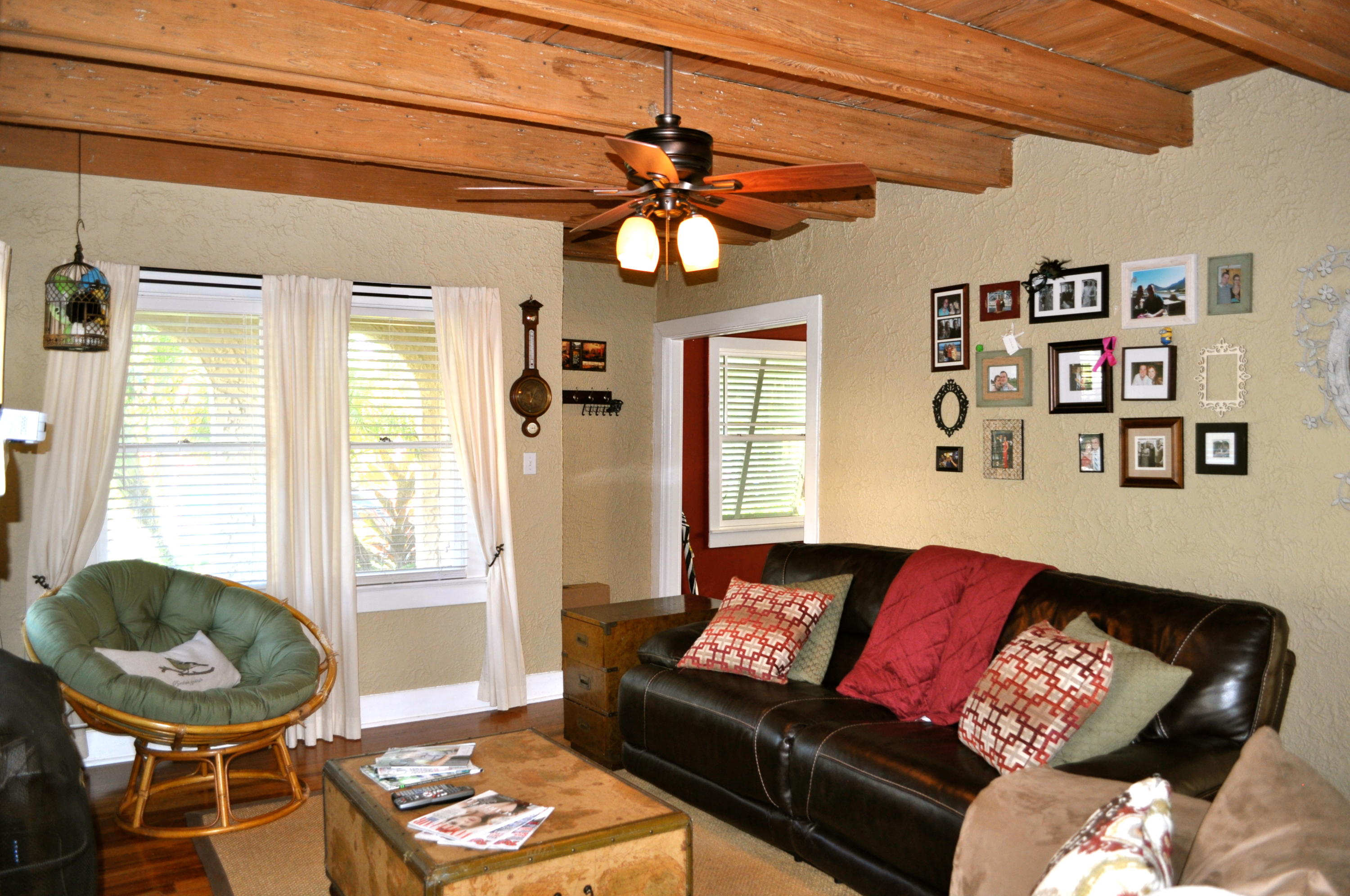 348 Plymouth Road West Palm Beach, FL 33405 - Photo 9 of 36 Living Room