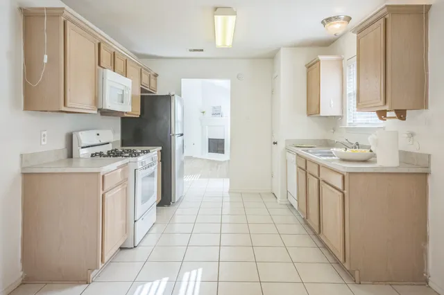 $1,870 | 5751 Wandering Creek Drive, Richmond, TX 77469