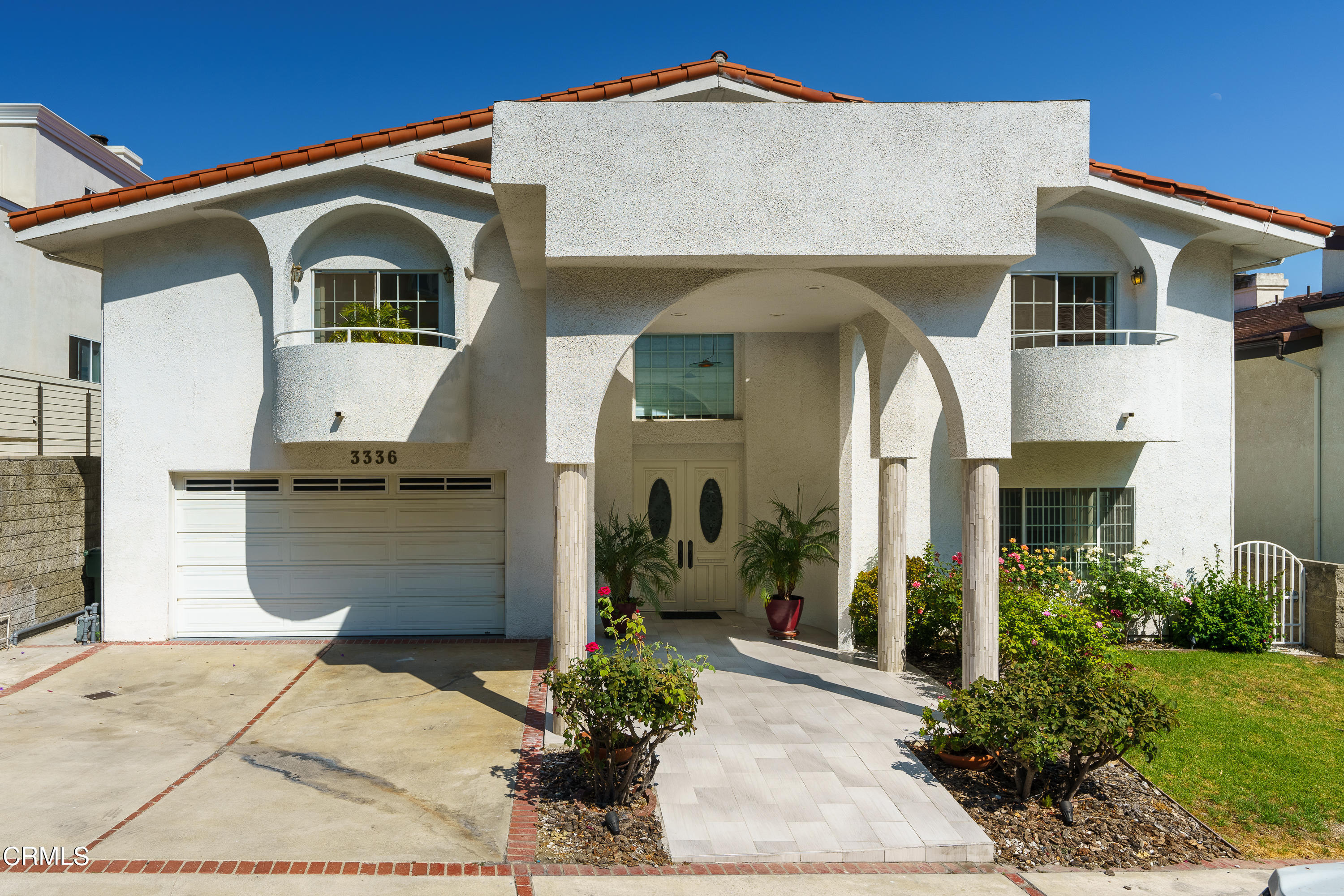3336 Stephens Circle Glendale, CA 91208 - Photo 4 of 74 a front view of a house with garage