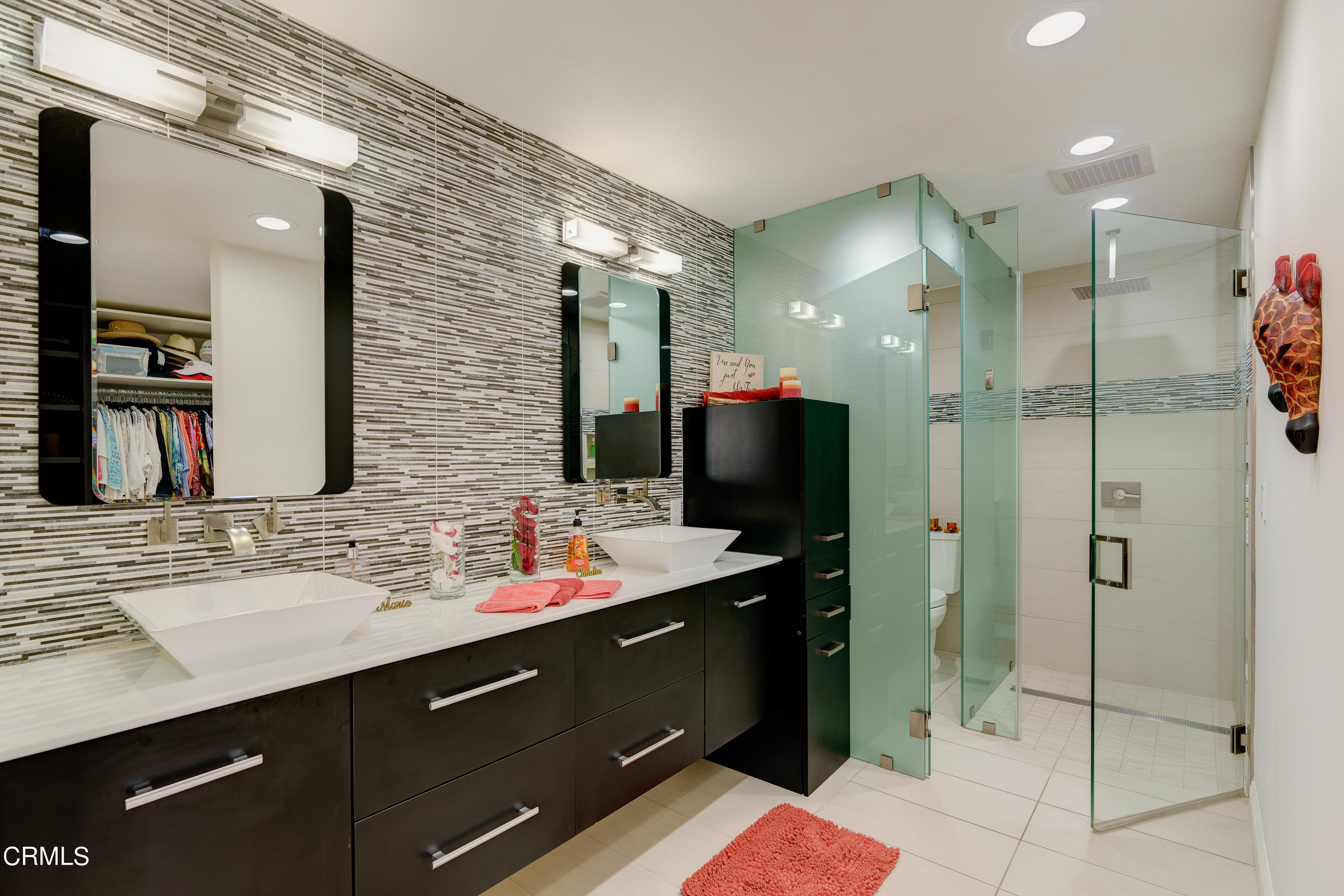 3336 Stephens Circle Glendale, CA 91208 - Photo 66 of 74 a bathroom with a sink and a mirror