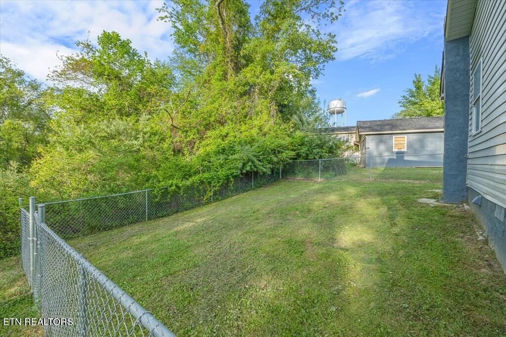 518 Flatt Spur Road Jamestown, TN 38556 - Photo 6 of 30 a view of a backyard