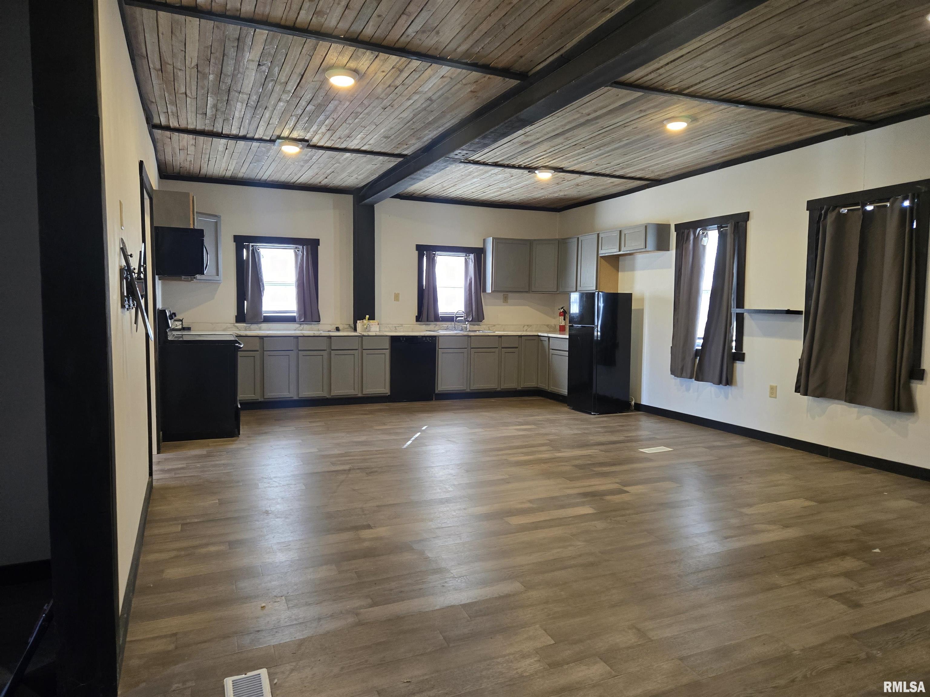 310 North Scofield Street Carthage, IL 62321 - Photo 2 of 17